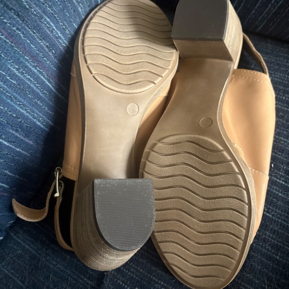 Sophia Milano Leather - 8.5 - Picture 4 of 7